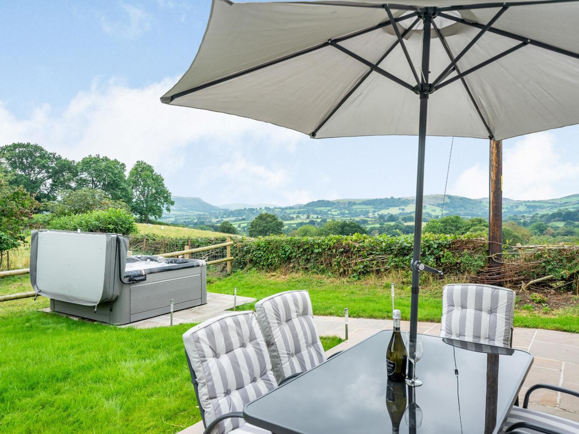 Villa Meadowcroft Bettws Disserth Esterno foto